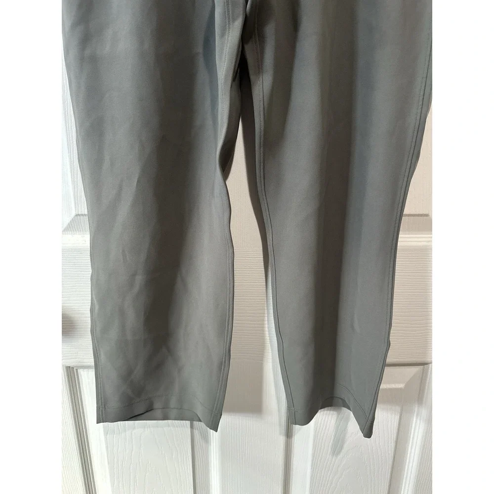 Lululemon On The Fly Crop‎ *Woven 23
